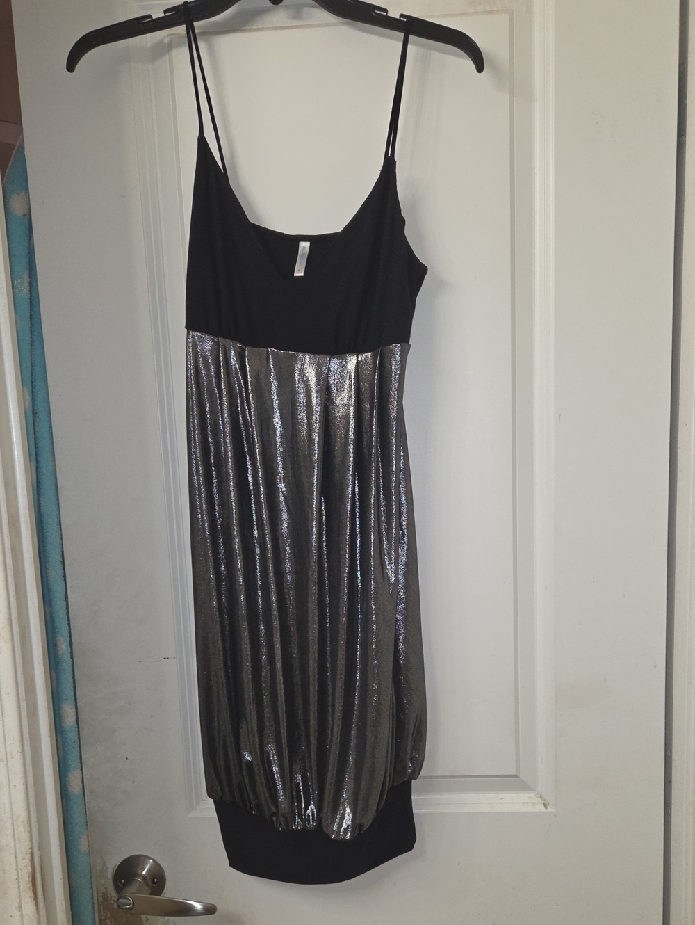 Black & Silver Metallic Bubble Hem Slip top